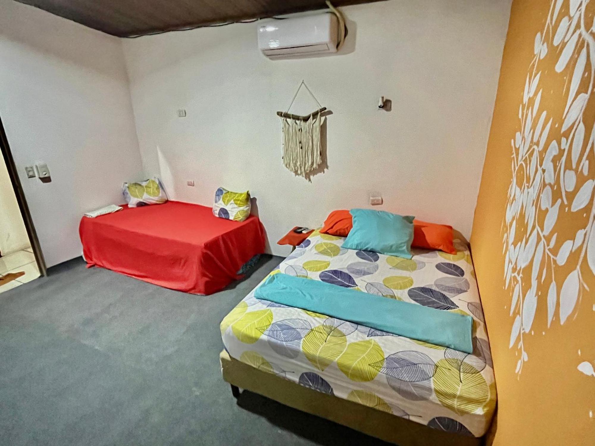 Cheap Hostel Quepos Esterno foto