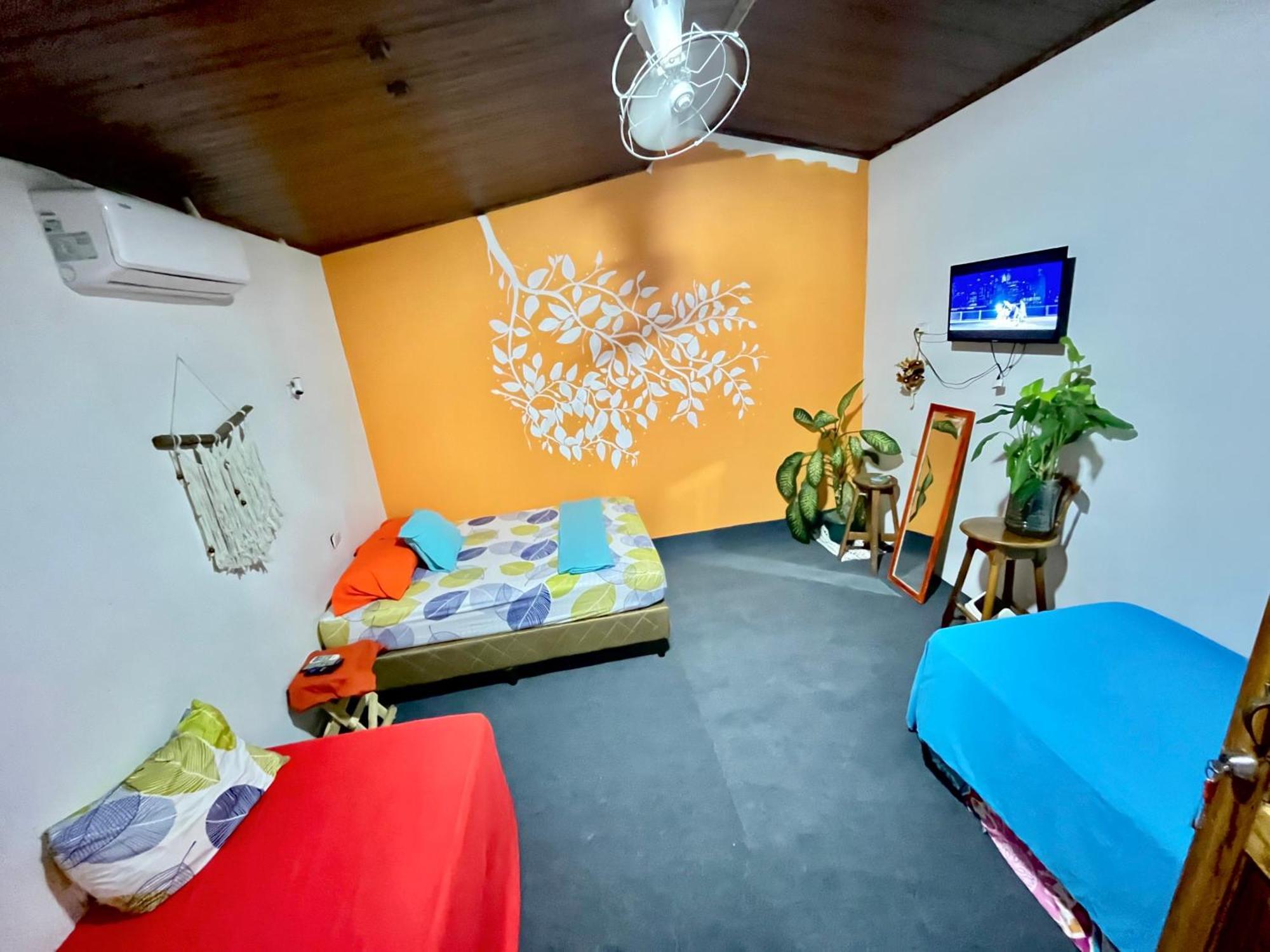 Cheap Hostel Quepos Esterno foto