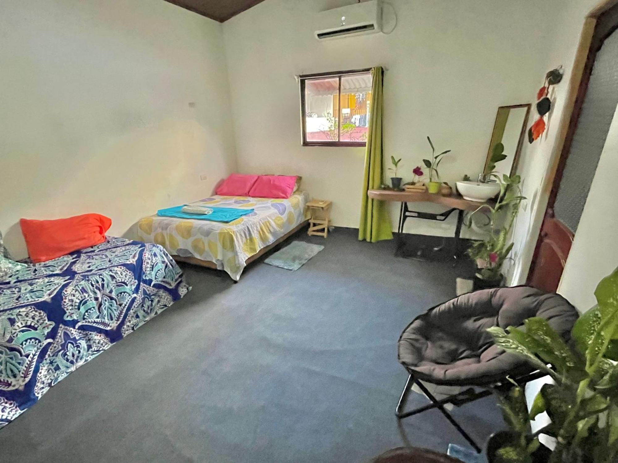 Cheap Hostel Quepos Esterno foto