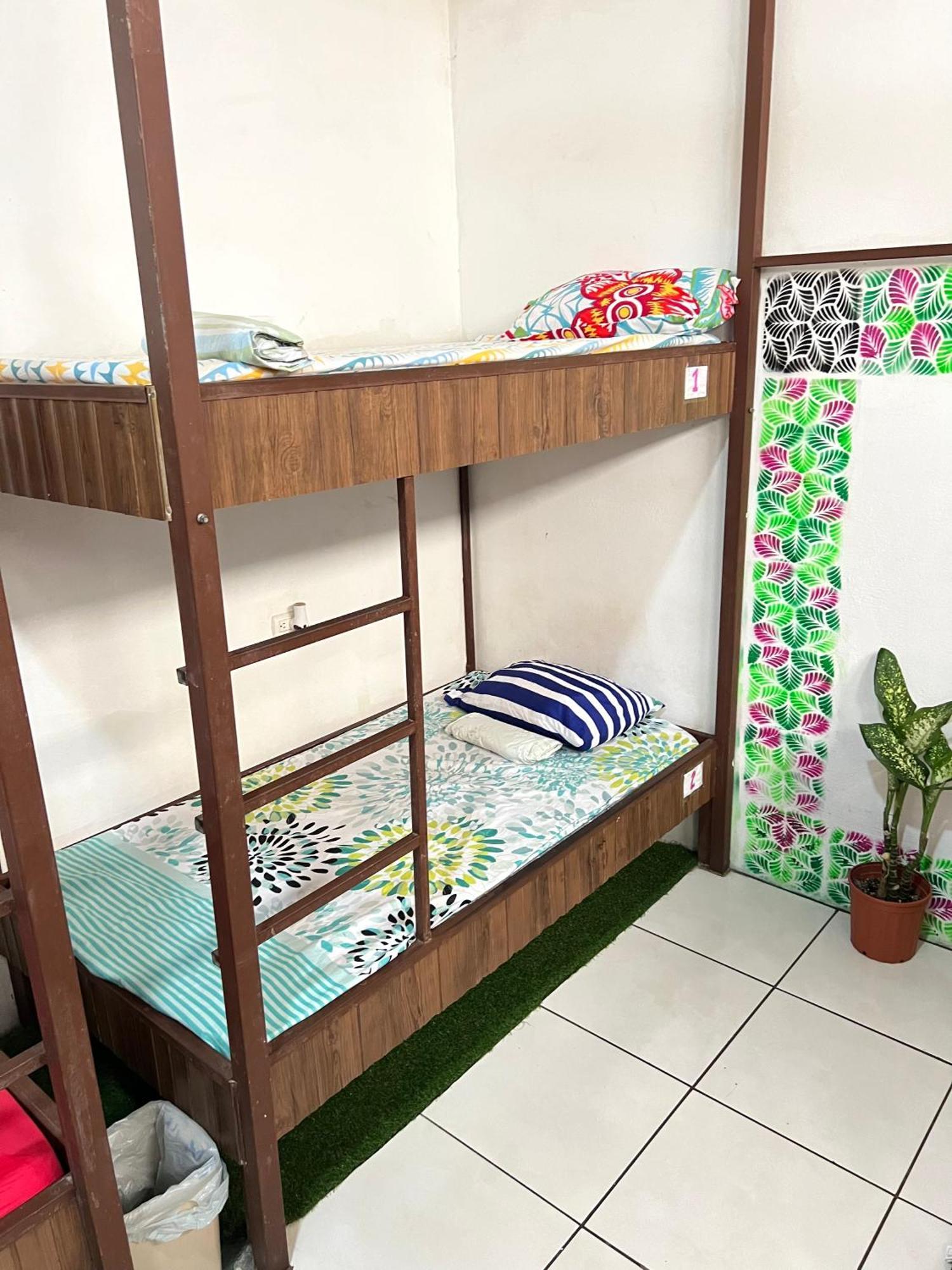 Cheap Hostel Quepos Esterno foto