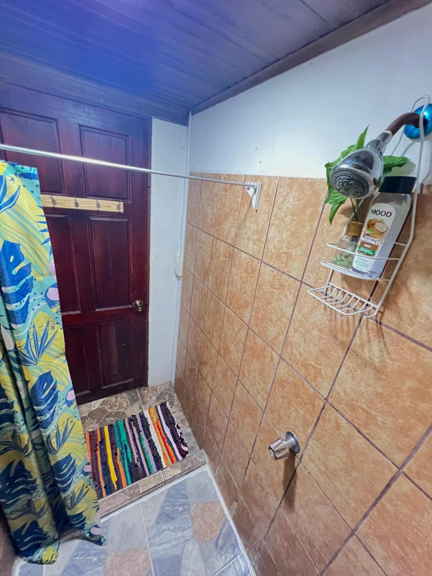 Cheap Hostel Quepos Esterno foto
