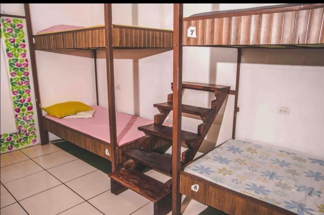 Cheap Hostel Quepos Esterno foto