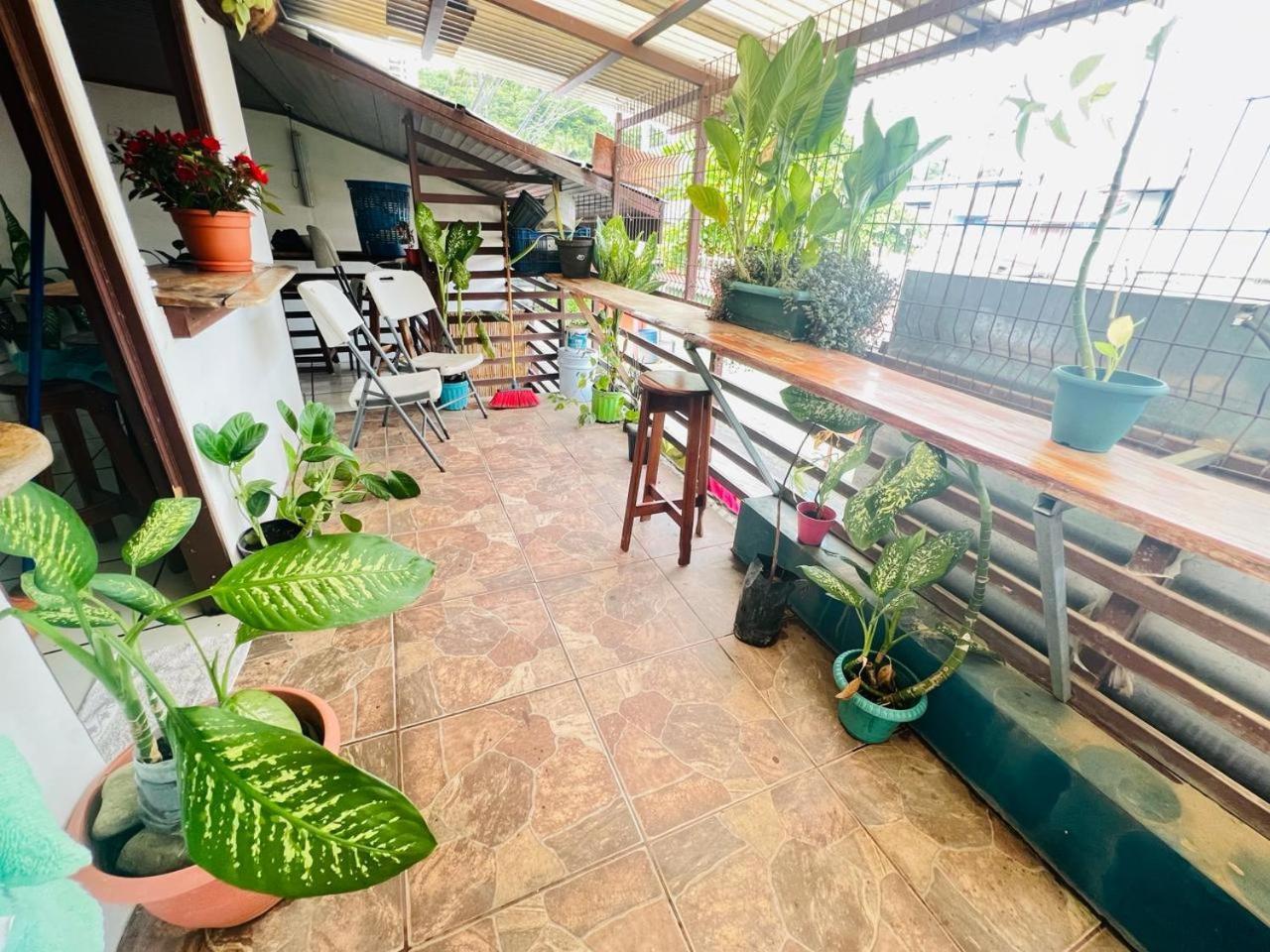 Cheap Hostel Quepos Esterno foto