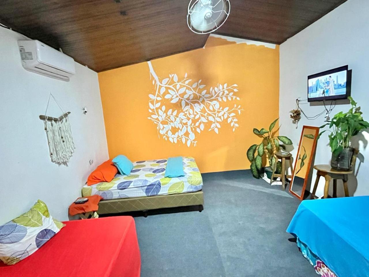 Cheap Hostel Quepos Esterno foto