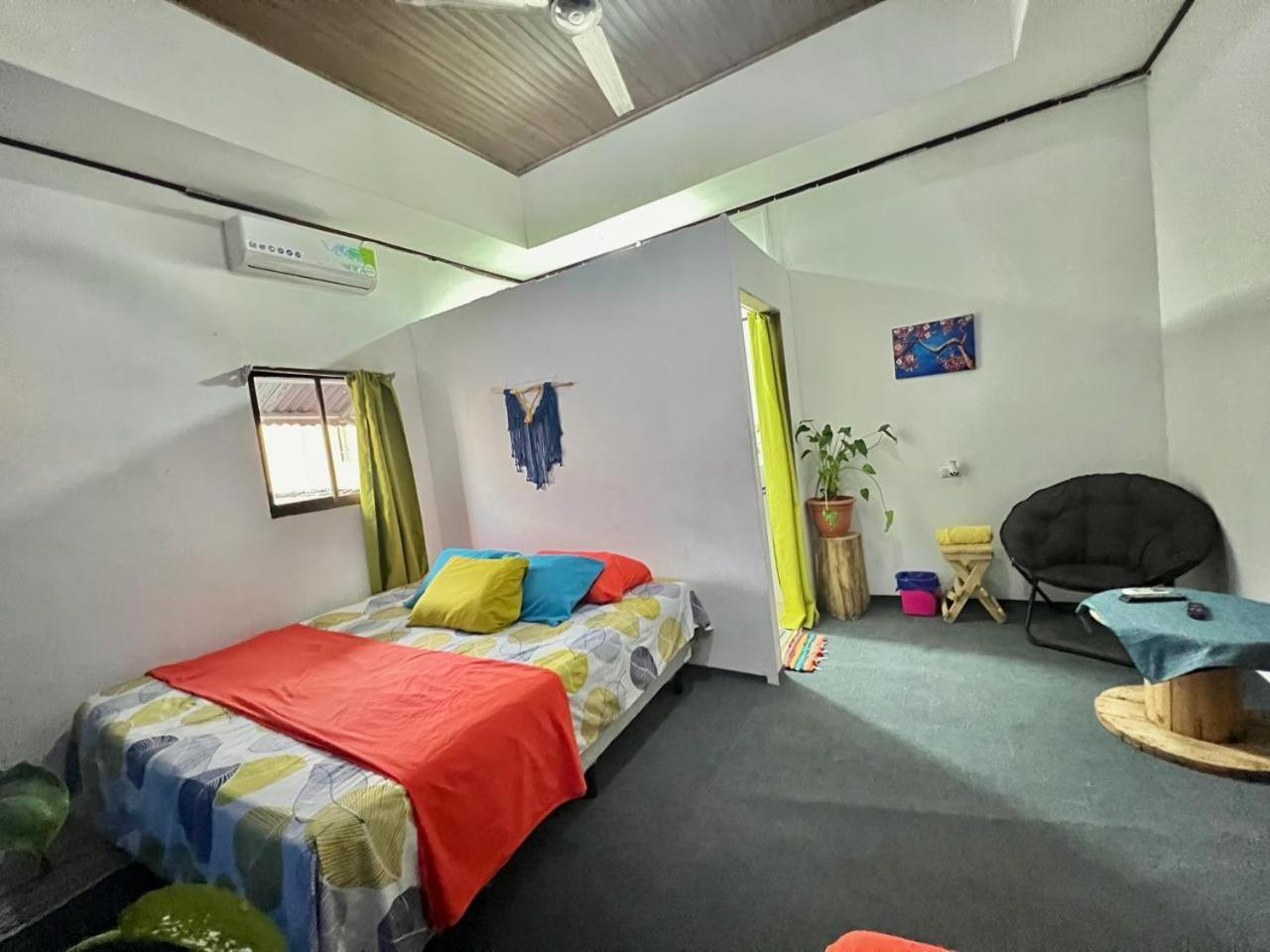 Cheap Hostel Quepos Esterno foto