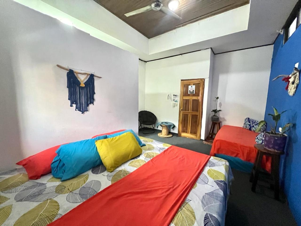 Cheap Hostel Quepos Esterno foto
