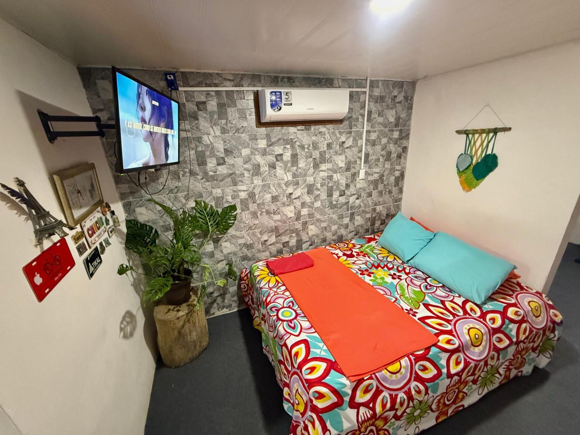 Cheap Hostel Quepos Esterno foto