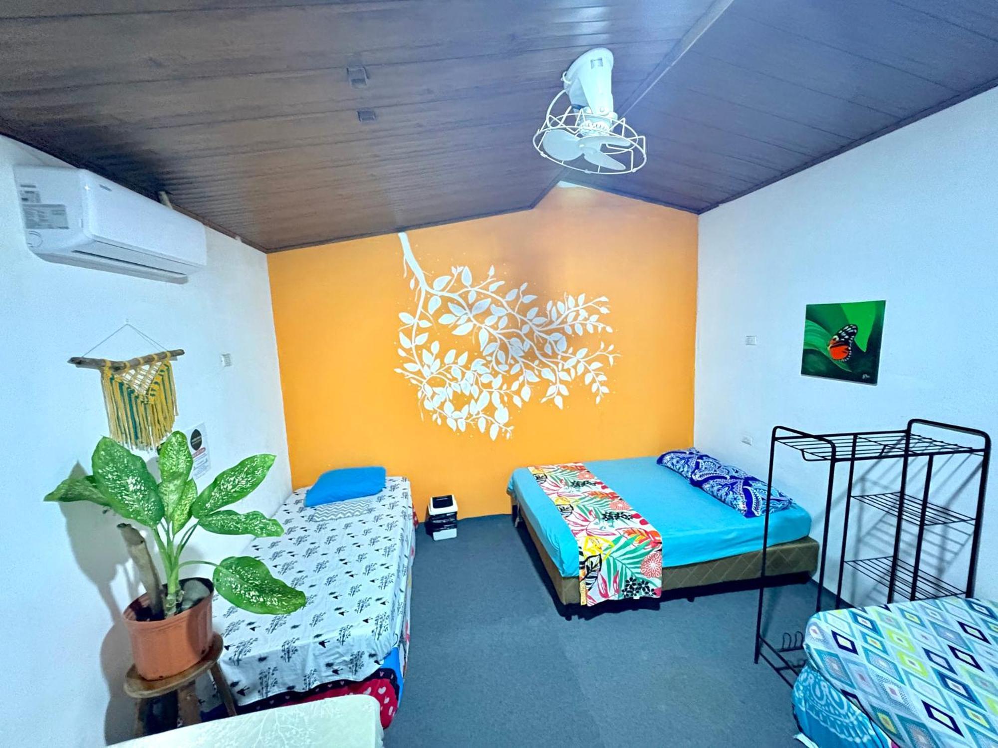 Cheap Hostel Quepos Esterno foto