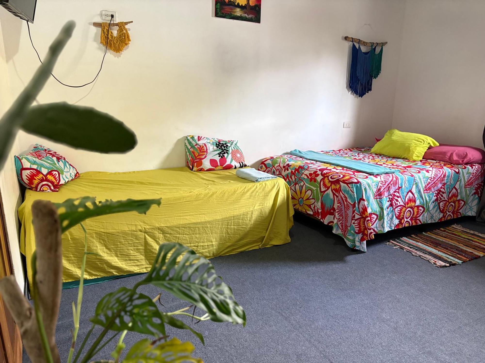 Cheap Hostel Quepos Esterno foto