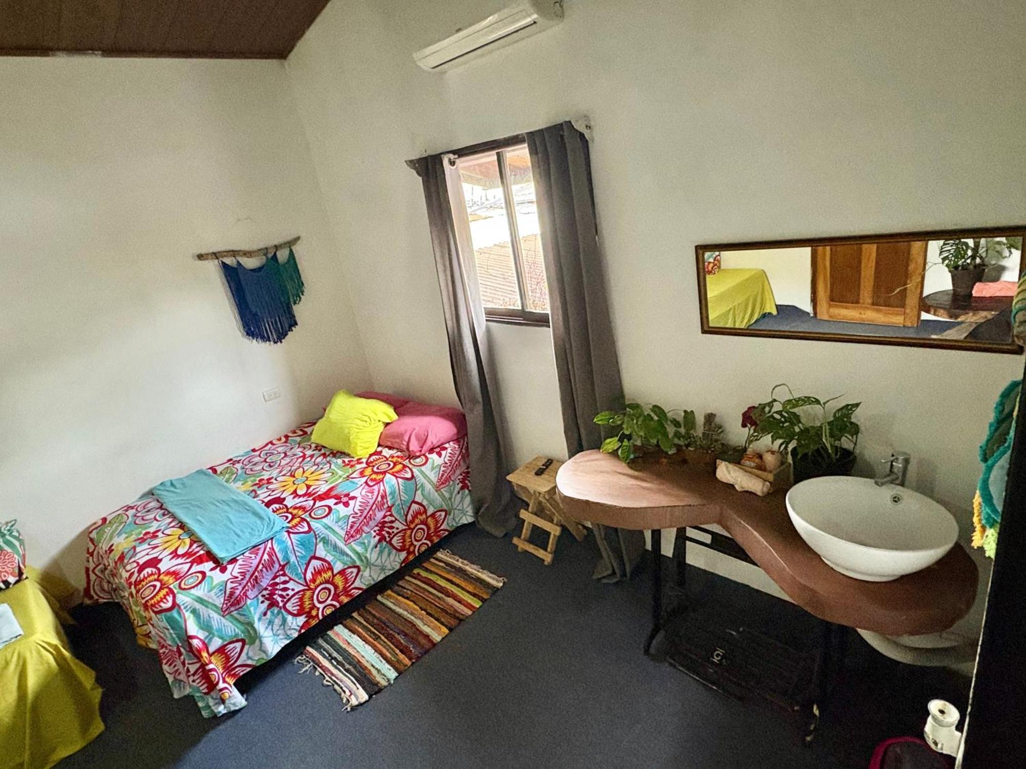 Cheap Hostel Quepos Esterno foto