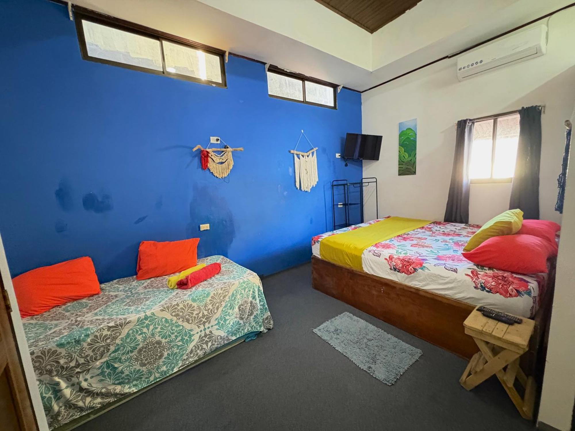 Cheap Hostel Quepos Esterno foto